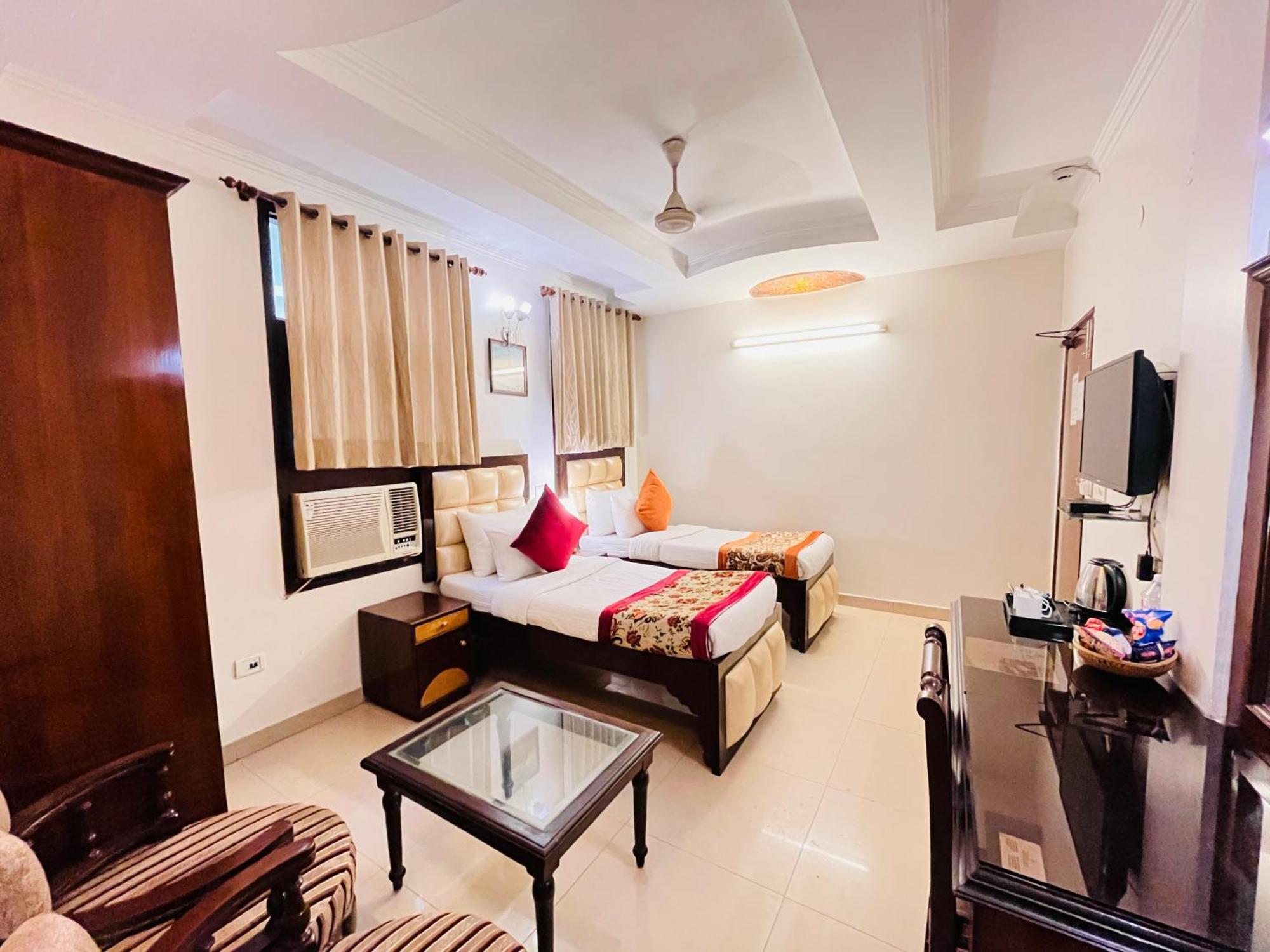 Hotel Paras - Karol Bagh Delhi Bagian luar foto