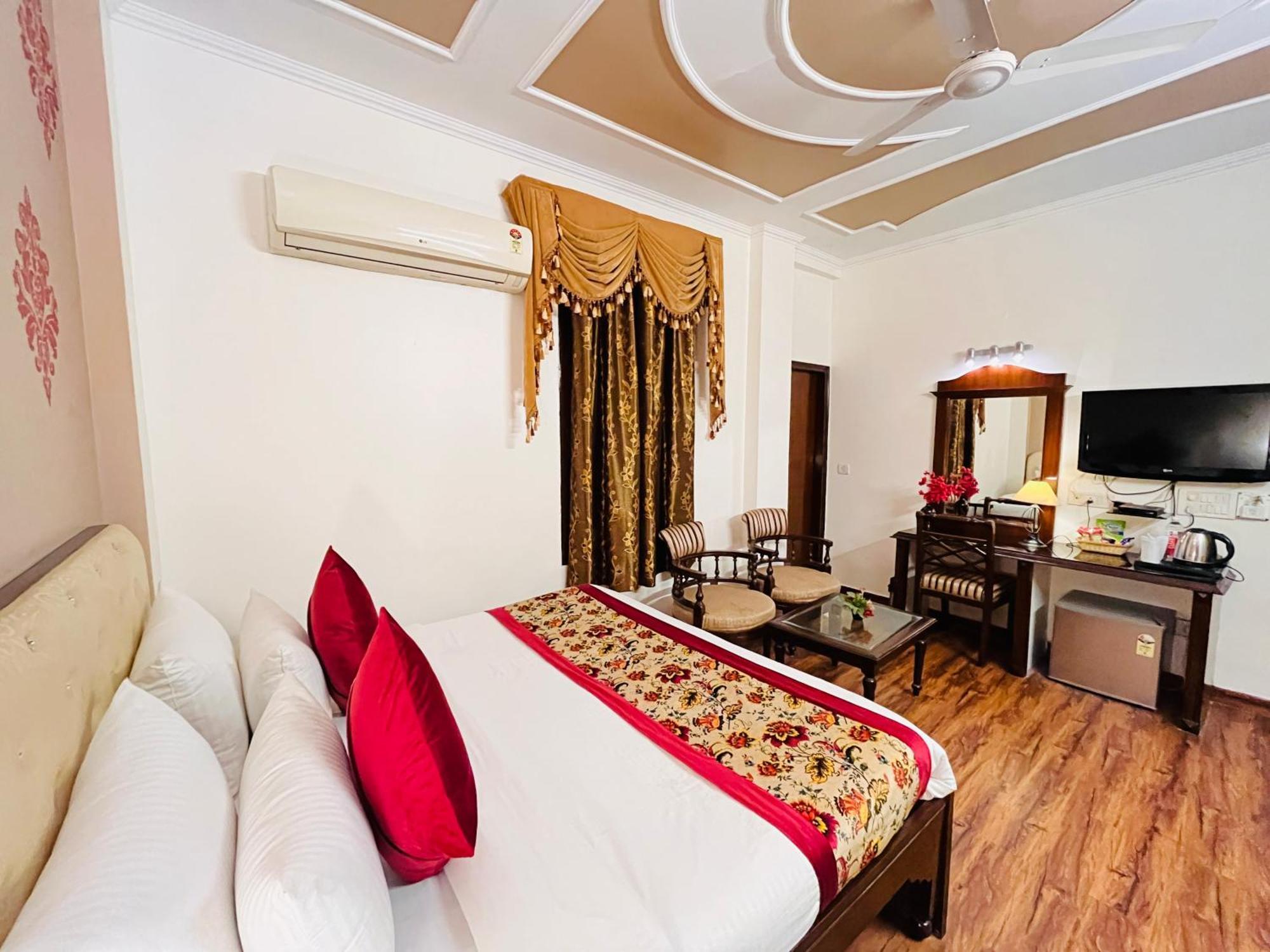 Hotel Paras - Karol Bagh Delhi Bagian luar foto