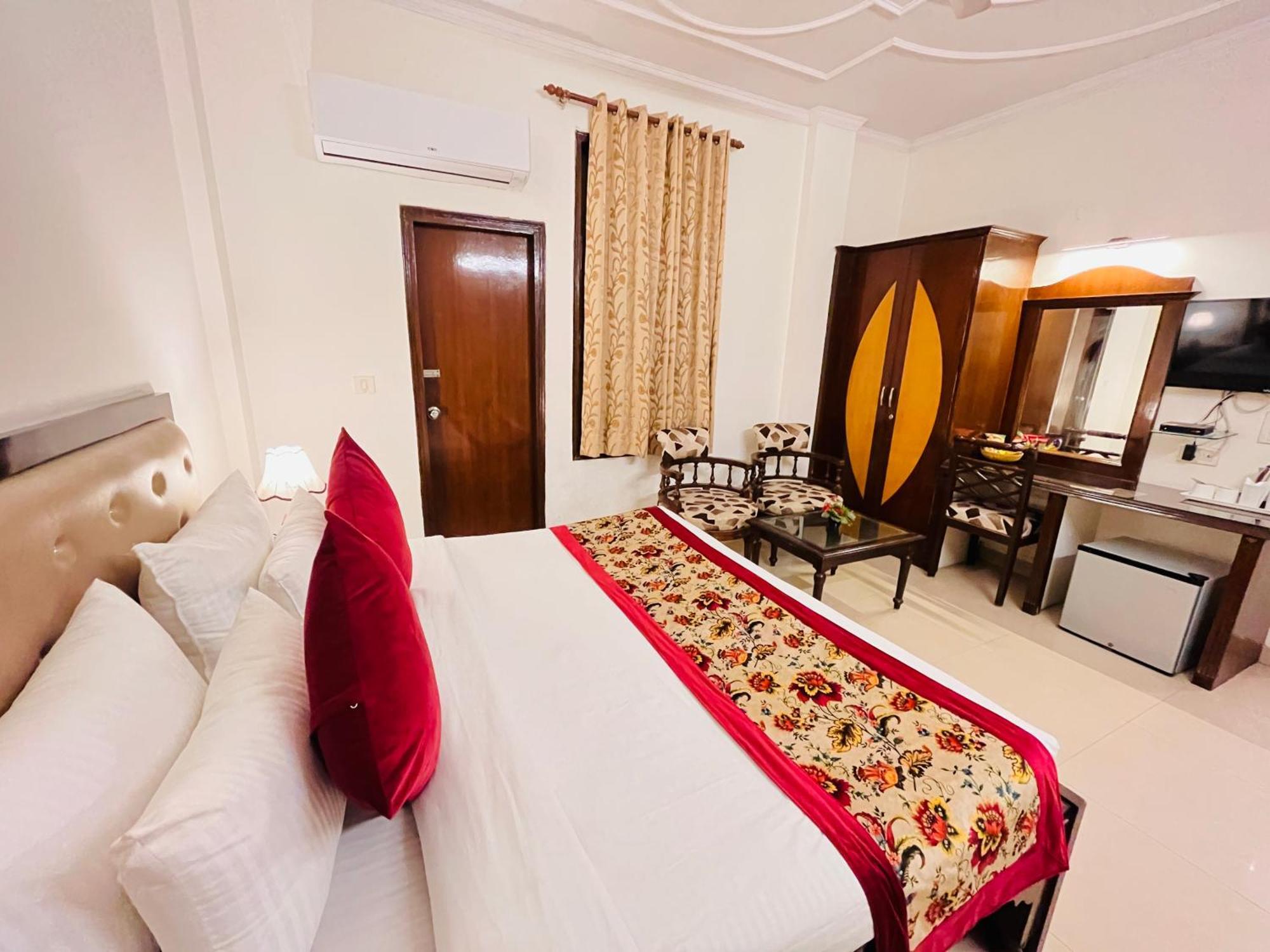 Hotel Paras - Karol Bagh Delhi Bagian luar foto