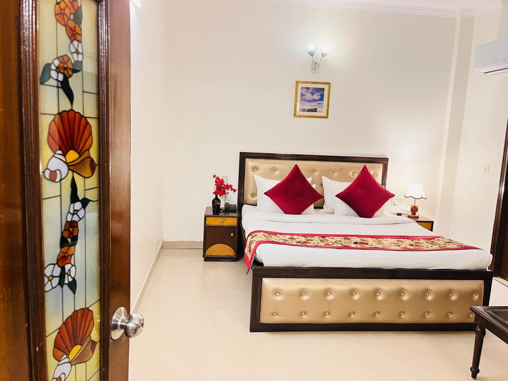 Hotel Paras - Karol Bagh Delhi Bagian luar foto