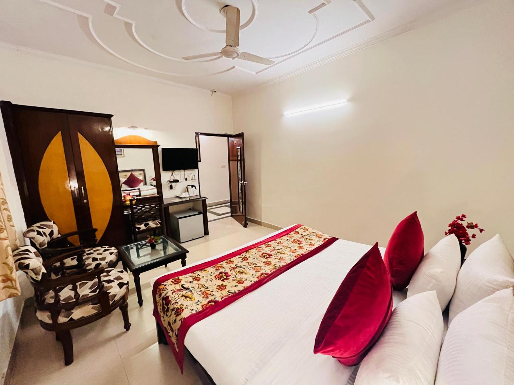 Hotel Paras - Karol Bagh Delhi Bagian luar foto