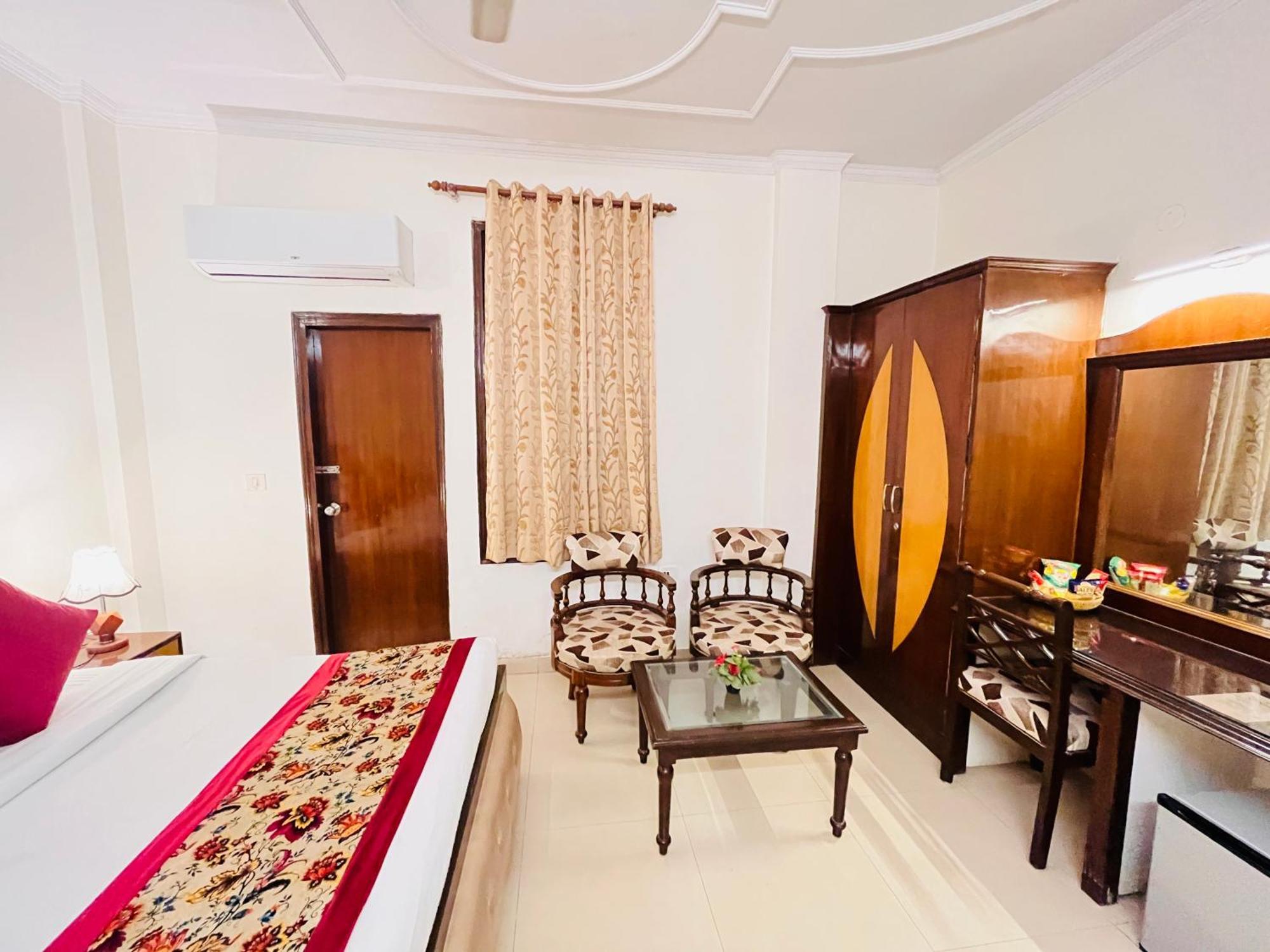 Hotel Paras - Karol Bagh Delhi Bagian luar foto