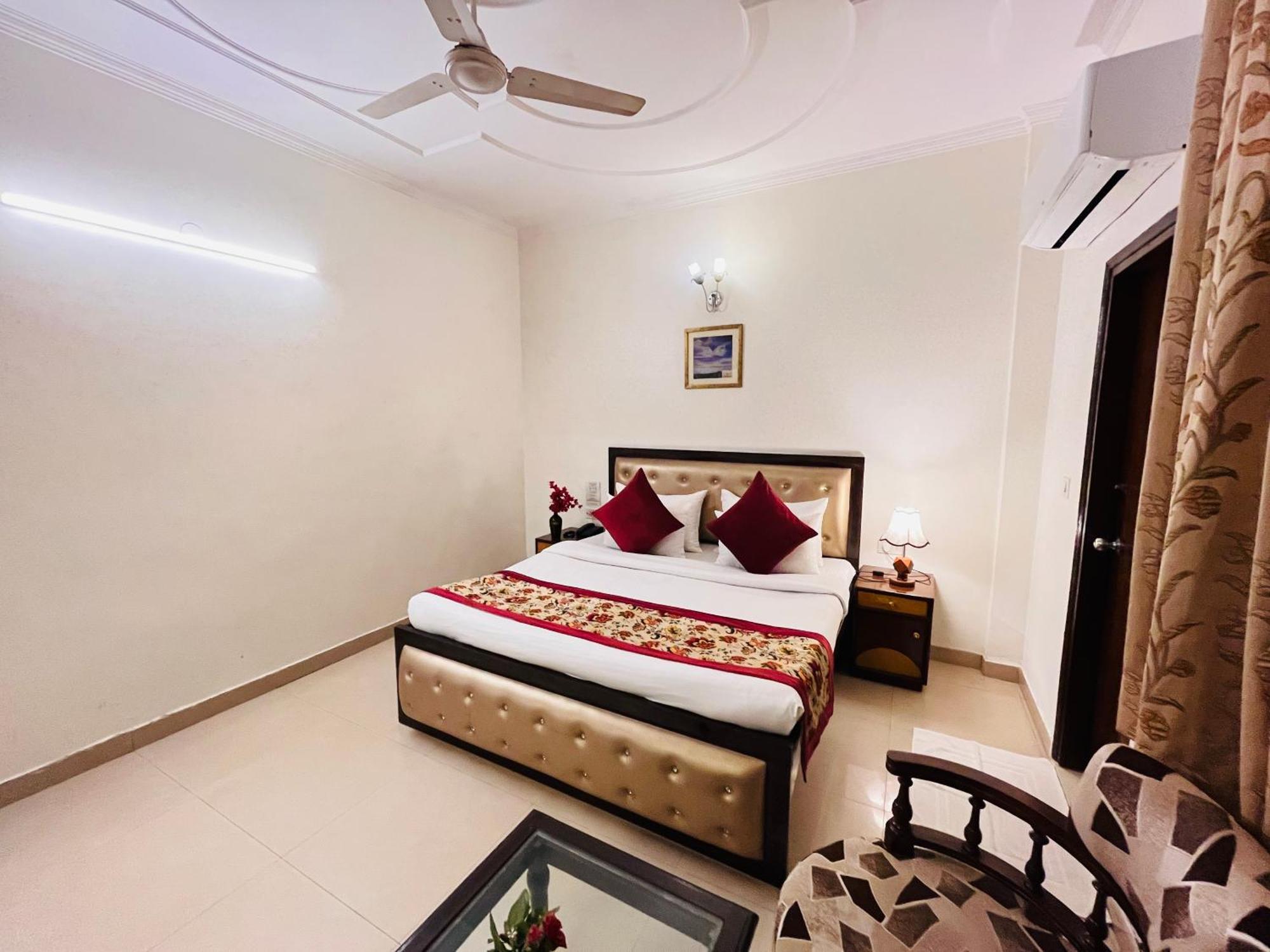 Hotel Paras - Karol Bagh Delhi Bagian luar foto