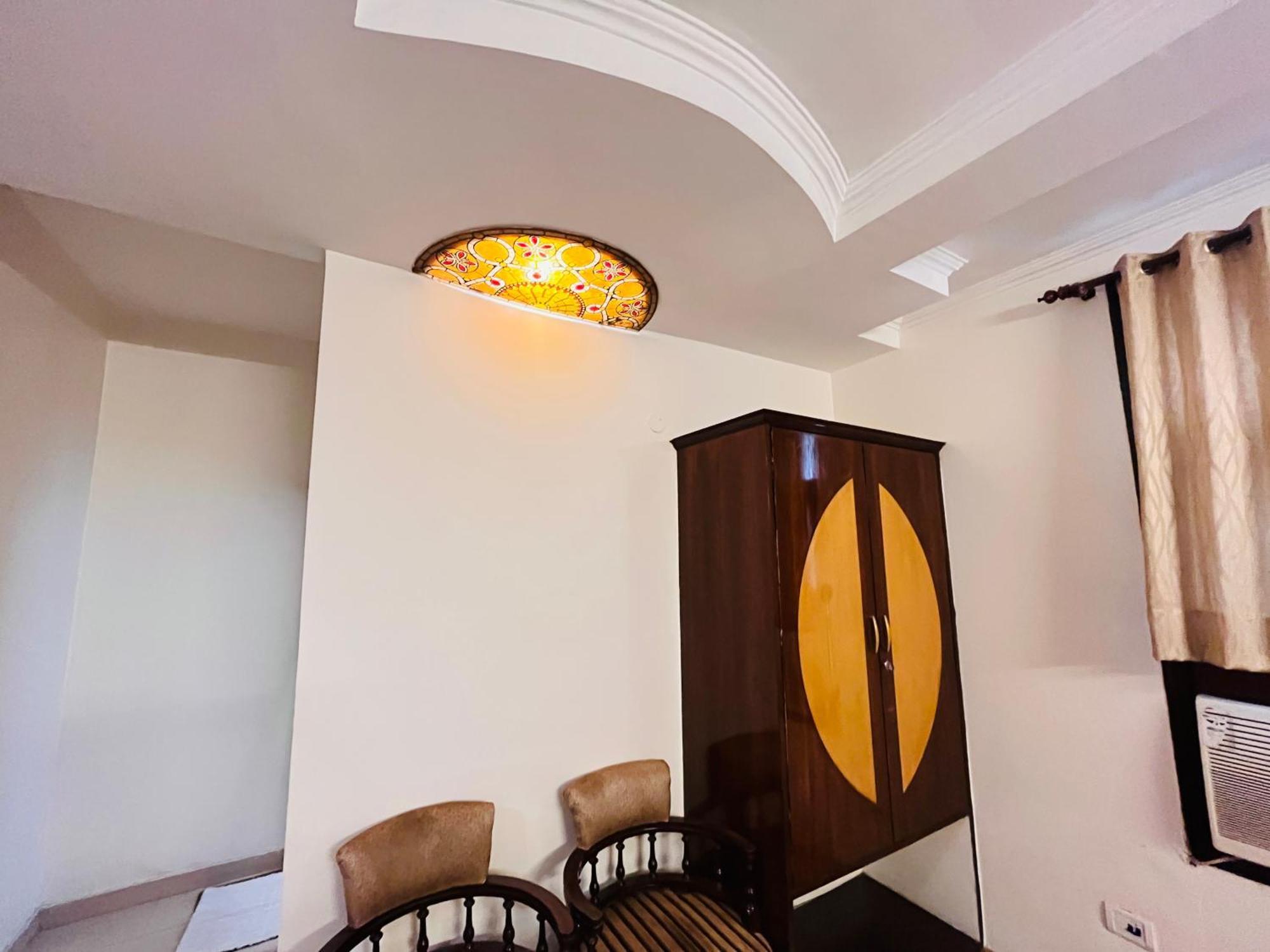 Hotel Paras - Karol Bagh Delhi Bagian luar foto