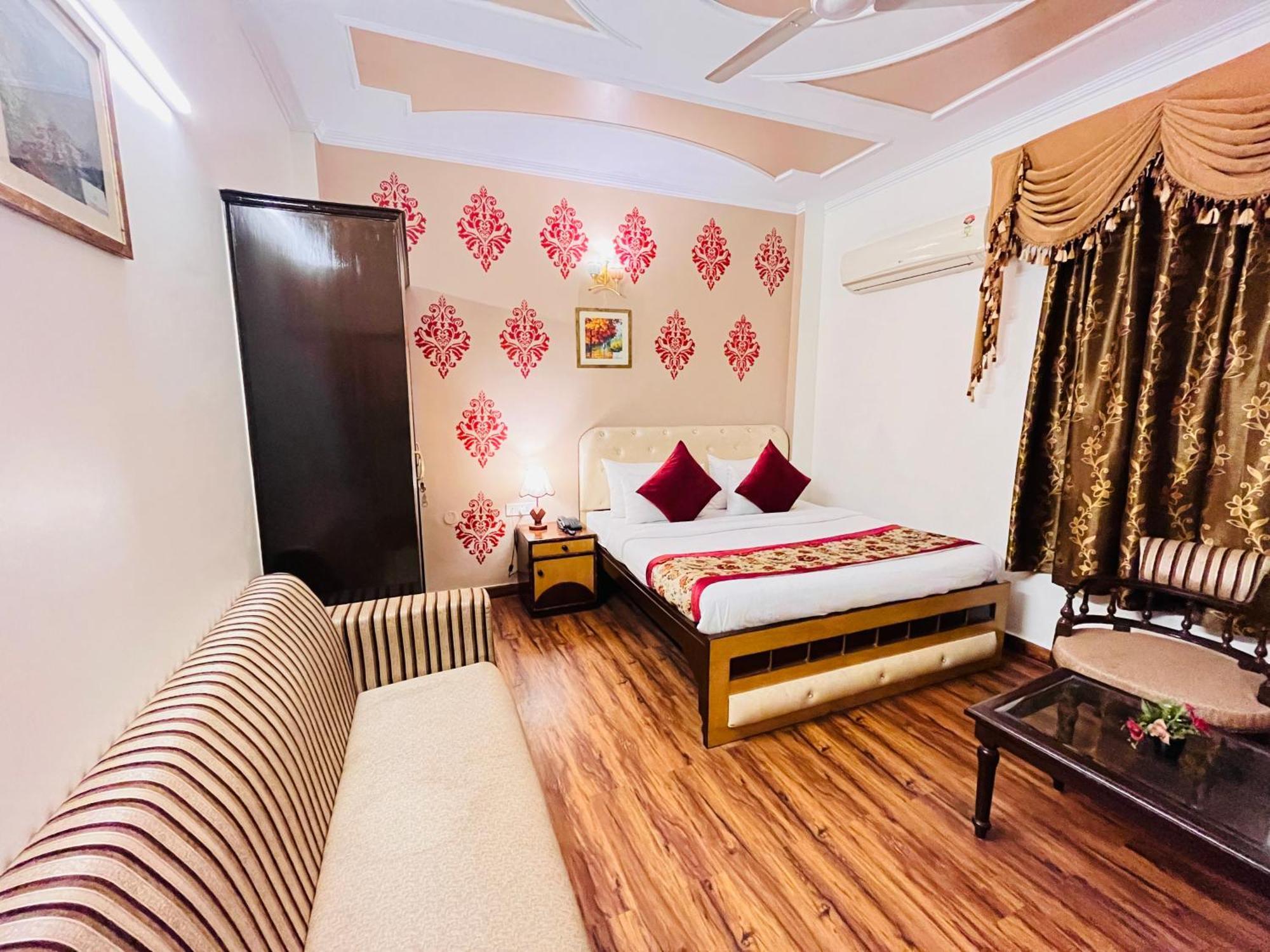 Hotel Paras - Karol Bagh Delhi Bagian luar foto